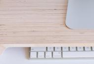 Lifta, una plataforma minimalista y de madera para tu iMac