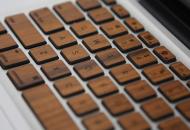Un teclado de madera para tu MacBook