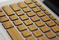 Un teclado de madera para tu MacBook